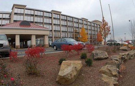Quality Inn & Suites Cleveland Airport